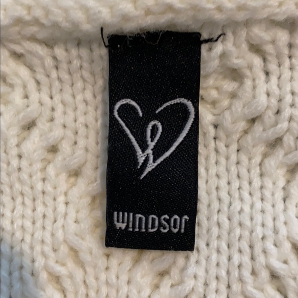 - Sweater - Picture 3 of 3